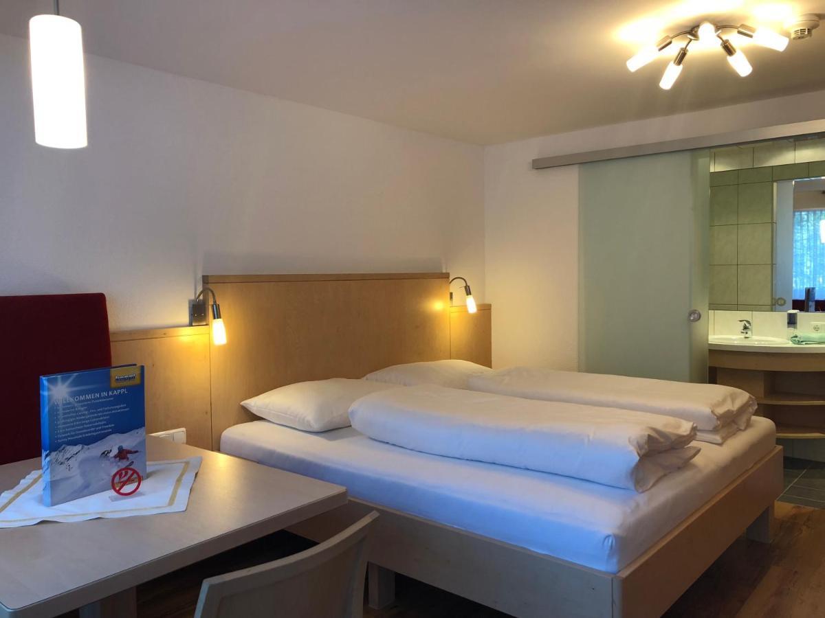 Hotel Garni Central - Zimmer - Studios - Apartments Kappl  Exterior photo