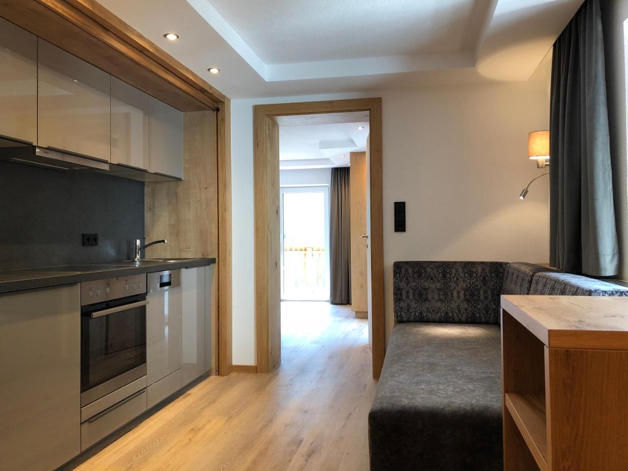 Hotel Garni Central - Zimmer - Studios - Apartments Kappl  Exterior photo