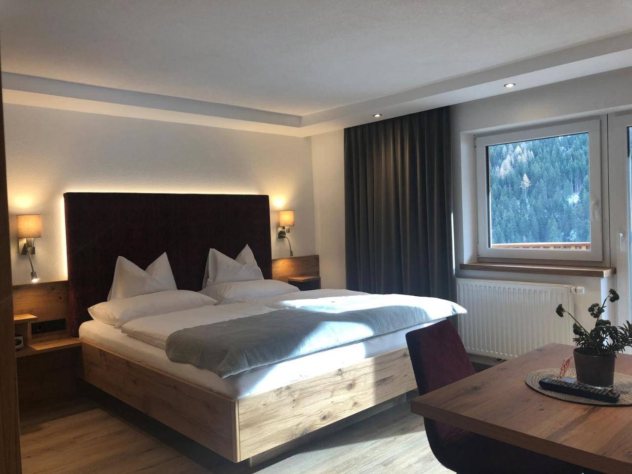 Hotel Garni Central - Zimmer - Studios - Apartments Kappl  Exterior photo